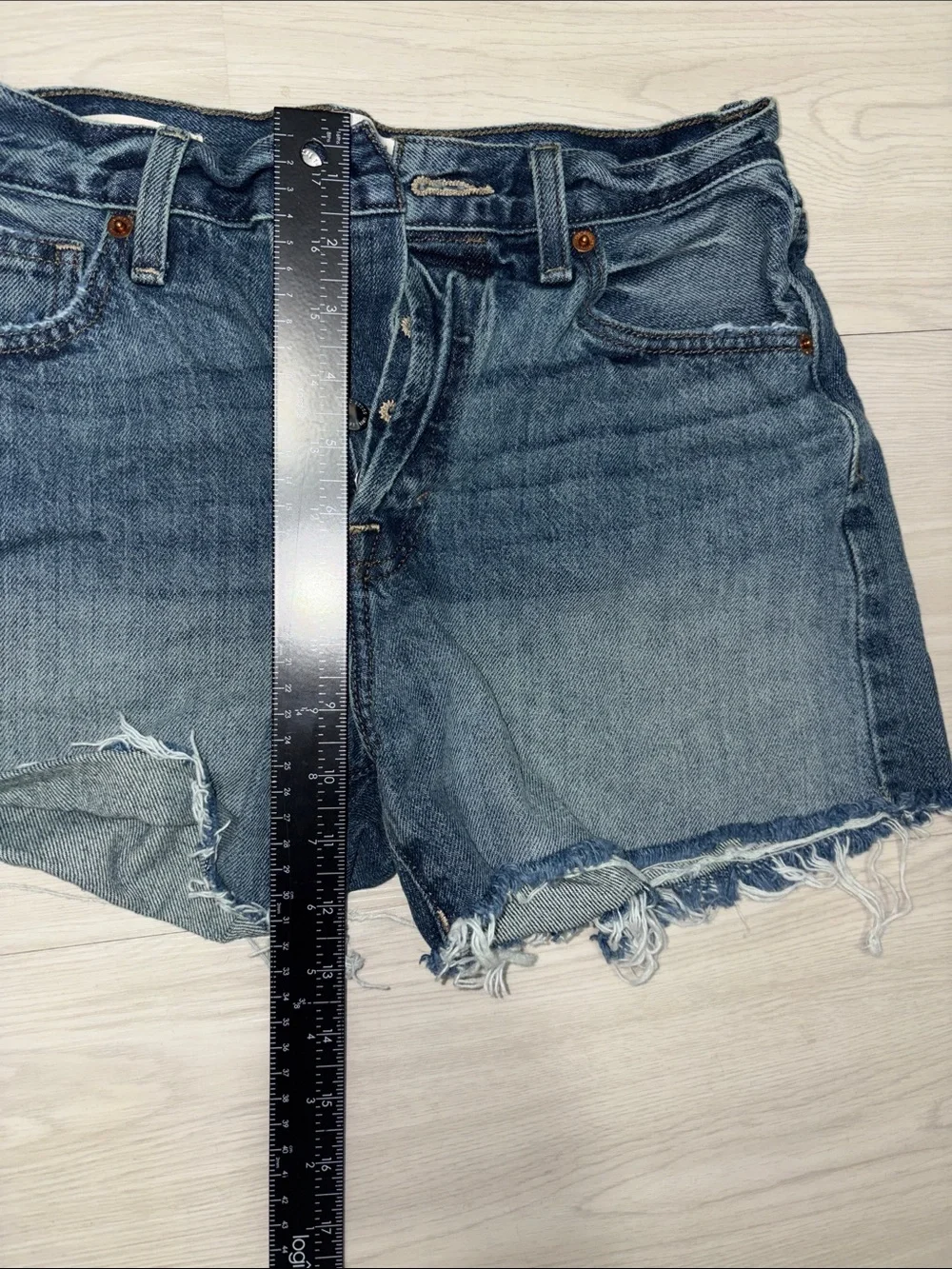 UNIVERSAL THREAD Women’s 90’s Baggy Denim Cutoff Shorts size 2
